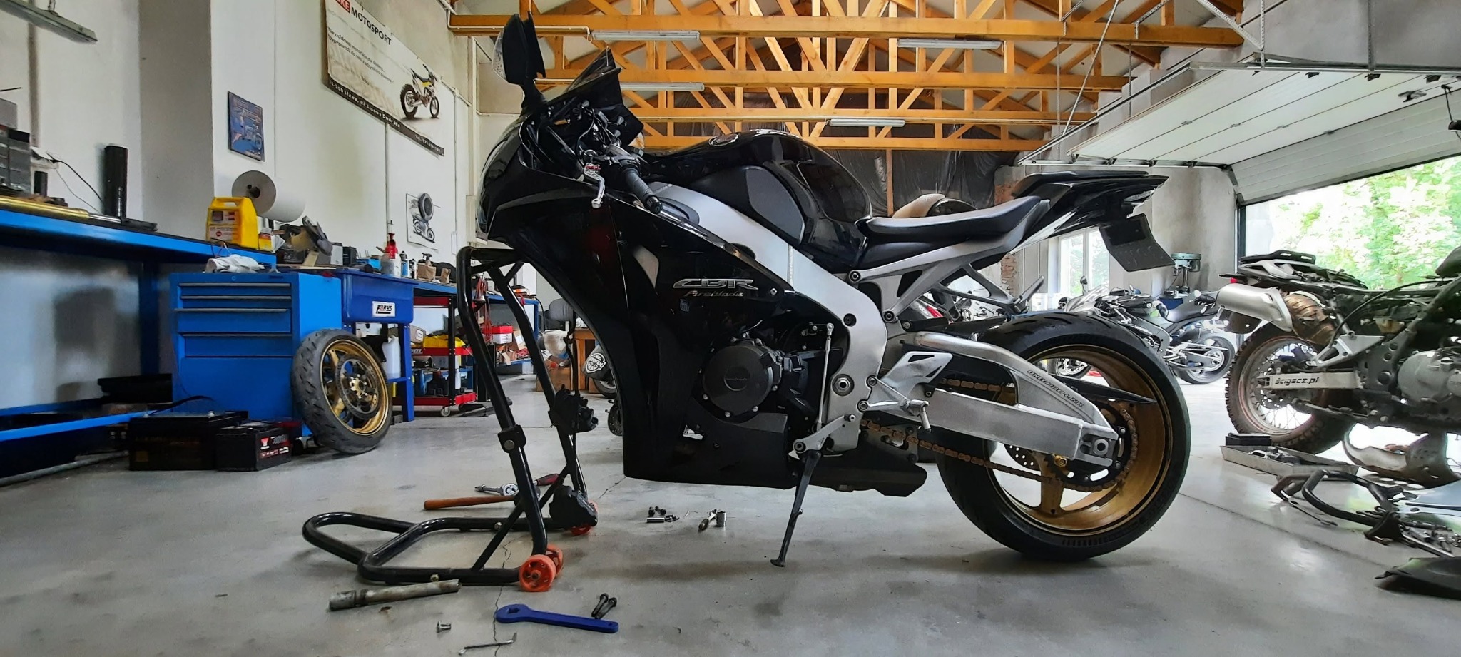 Motocykl w warsztacie